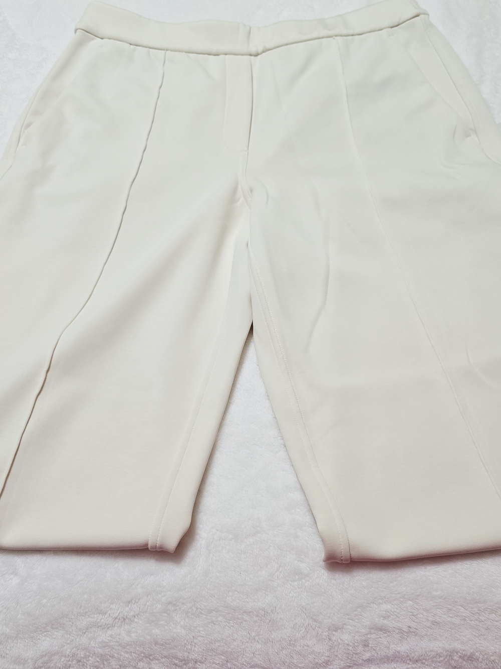 Lululemon Softstreme Pintuck Mid-Rise Pant *Short